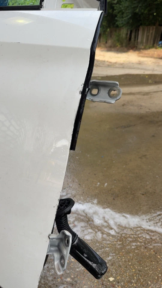 21 22 23 Chevrolet TrailBlazer LT Passenger Right Front Door White - Image 2 of 4