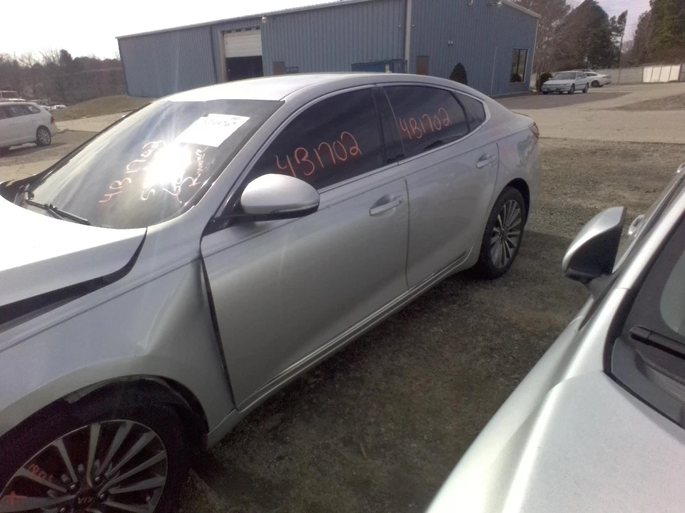 二手右前挡泥板 适合:2017 起亚 Cadenza 右前 A 级 — 第 3/4 张图片