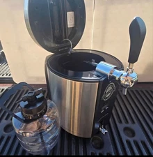 Nostalgia Homecraft On Tap Growler Cooling System new no box