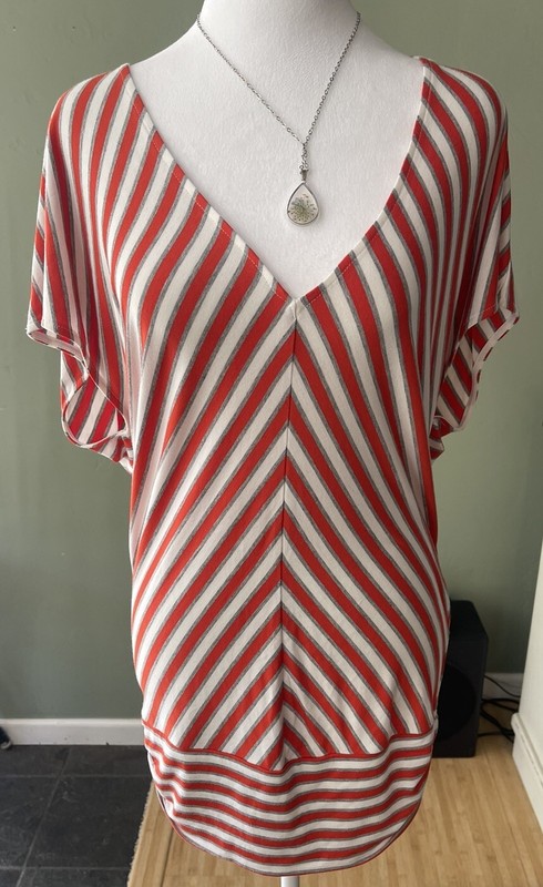 Bebe Red Wht Gray Tunic Top Shirt Women’s Sm EUC Cap Sleeve Vtg