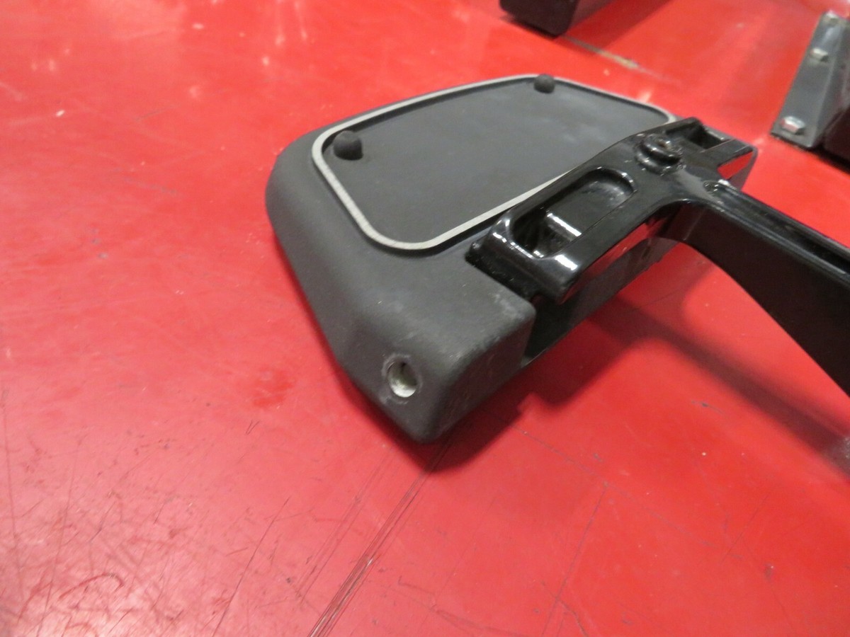 EB527 2013 HARLEY FLHTC ELECTRA GLIDE CLASSIC RIGHT REAR FOOT PEG