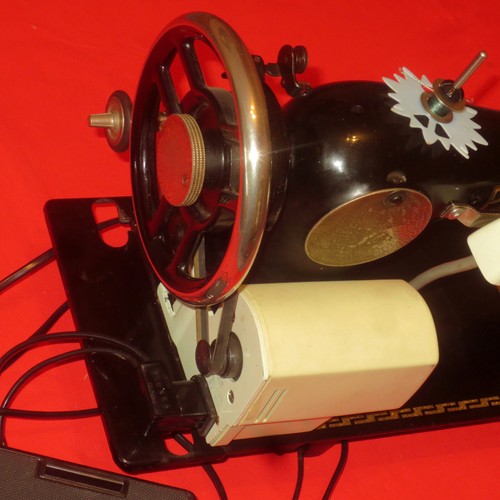 Neuwertiges -PFAFF-31- Näherteil -Automatic mit Motor, Pußpedal + Lampe (33) - Bild 2 von 15