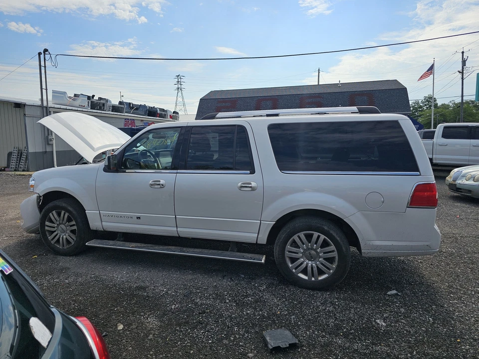 Used Automatic Transmission Assembly fits: 2012 Lincoln Navigator AT 6 speed 6R8 - Image 3 of 4