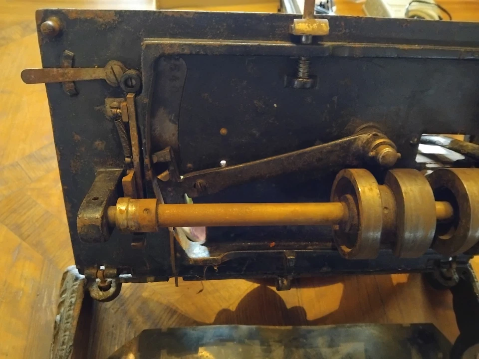 Machine à coudre très ancienne  19ème ? inscription: 2640 - Photo 4/4