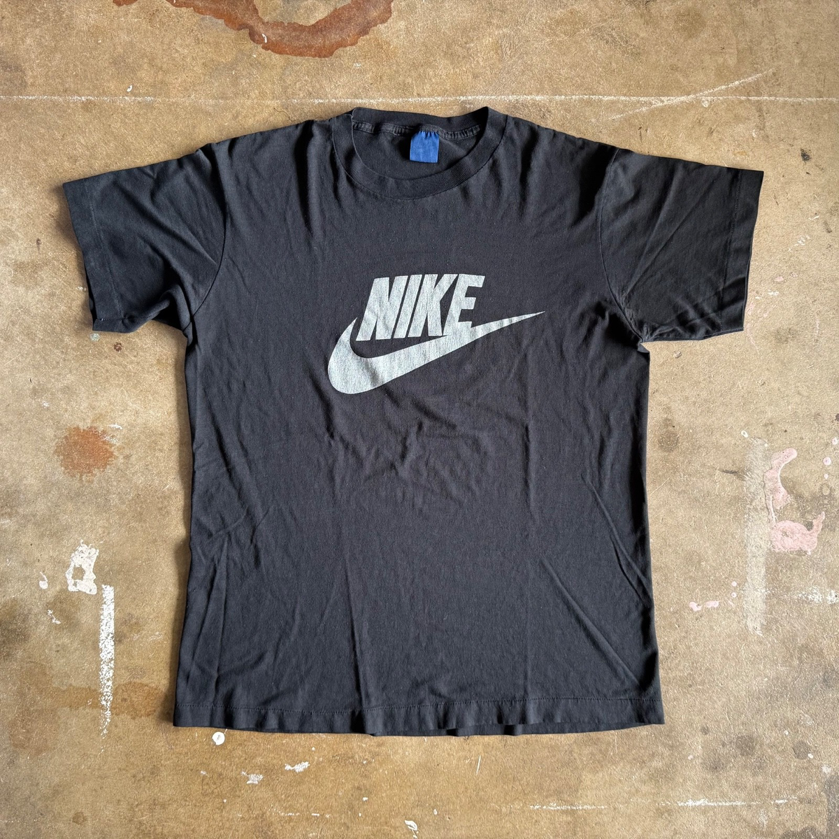 80s VINTAGE NIKE BLUE TAG BLACK T-SHIRT SZ L PAPER THIN DISTRESSED