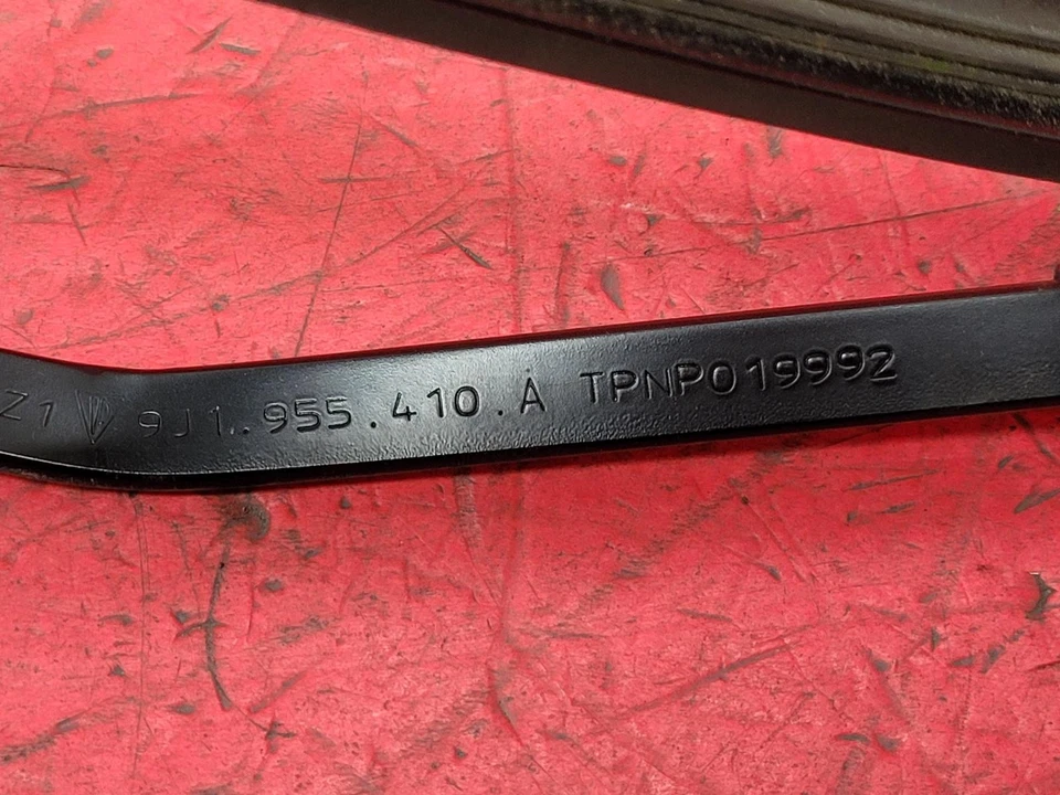 Brazo limpiaparabrisas delantero derecho audi e-tron gt quattro cupé 4 puertas Foto 2 de 4