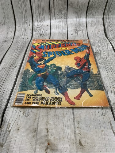 Superman e Spider-Man fumetto oversize DC e Marvel