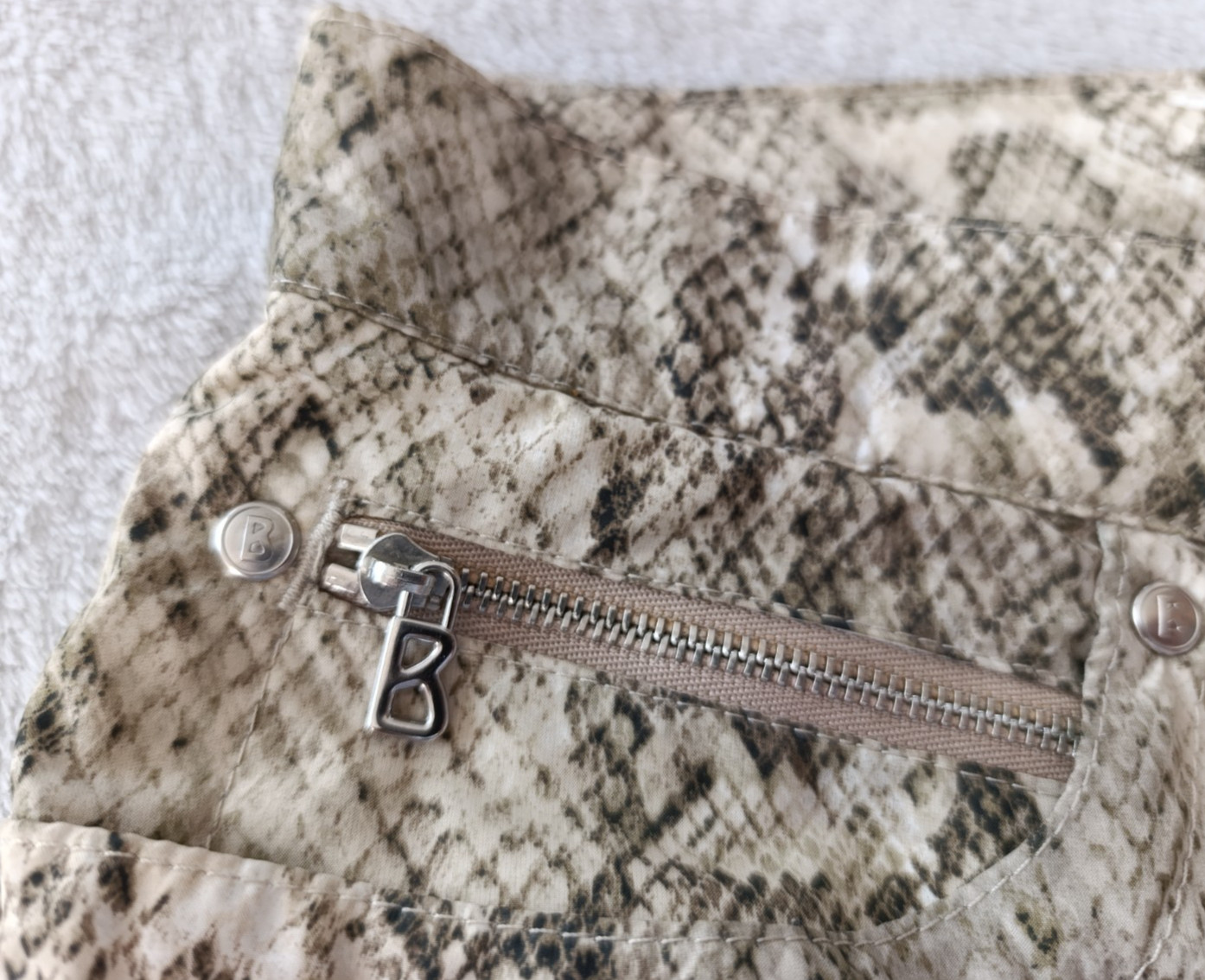 Bogner womens Snake Skin Python Ski Snowboard Sno… - image 6