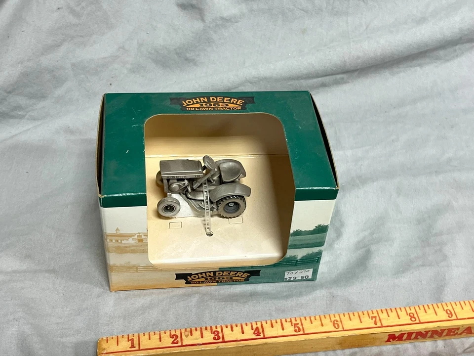 John Deere 110 Lawn Garden Tractor Round Fender PEWTER Speccast Model NIB strap - Image 2 of 4