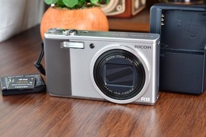 Ricoh R8 | eBay