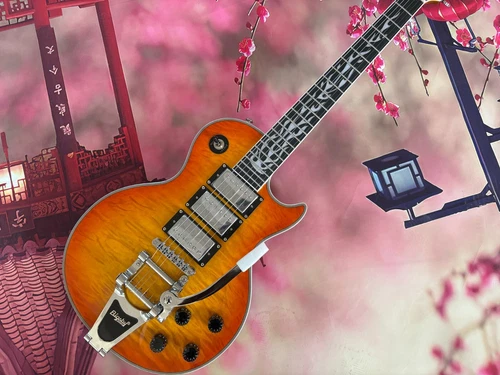 LP Custom Ultima Flame with Bigsby electric guitar Rosewood Fingerboard