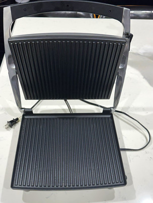 Breadman TR456 Non-Stick Panini Press Grill 1400W 120V Silver/Black