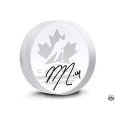 AUTOGRAPHED UDA NICK SUZUKI HOCKEY CANADA SAND CARVED CRYSTAL HOCKEY PUCK