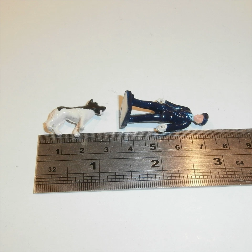 Corgi Toys  448 Mini Police Van Policeman Dog and Leash Set - Image 3 of 4