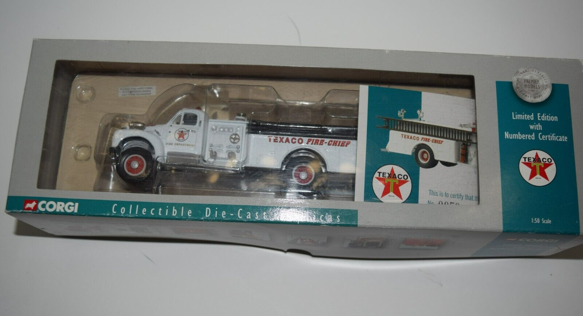 CORGI 1:50 SCALE MODEL FIRE ENGINE US52307 - MACK B SERIES PUMPER