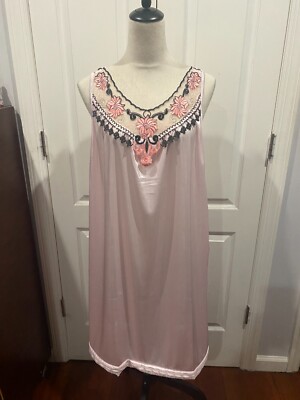 Women LT Pink Silky Slvlss Nightgown with Embroidery Lace Floral Design XL 39 L