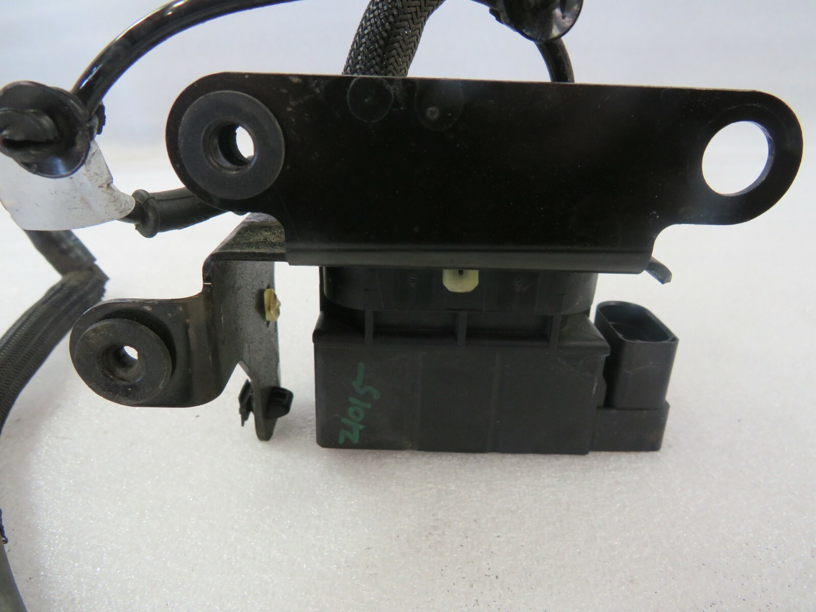 Maserati Levante, Air Junction Block, Used, P/N 670032006