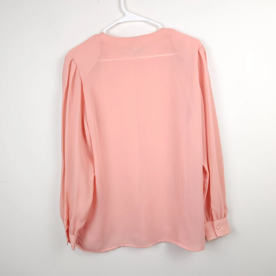 Top Diane Von Furstenberg para mujer 10 almohadillas de hombro rosa transparente volantes abotonados Foto 2 de 4