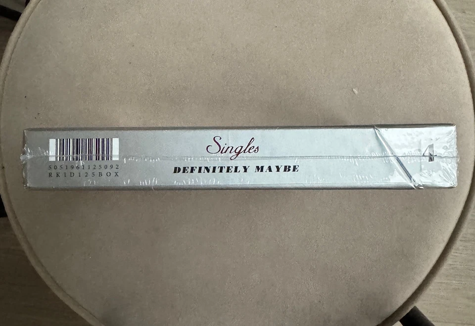 OASIS Definitely Maybe Singles - 4 x COLOURED 7" VINYL BOX SET - *SEALED* - Image 4 of 4