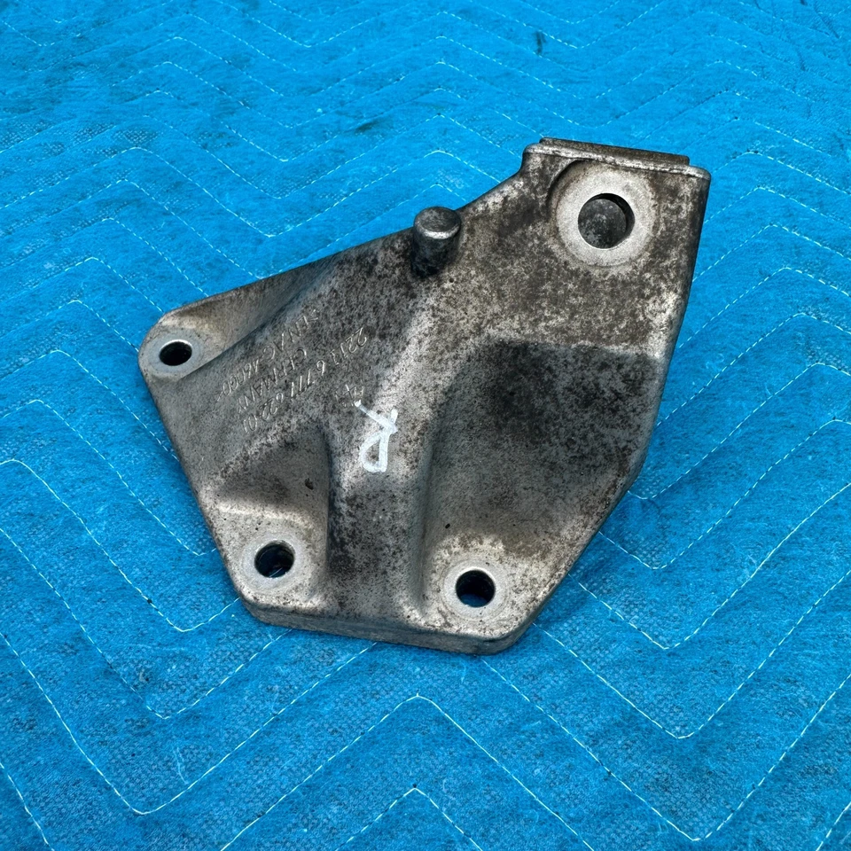 2012–2017 宝马 650i xDrive 4.4 N63 右发动机安装支架 原始设备制造商 211677762201 — 第 3/4 张图片