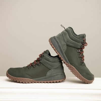 Columbia Fairbanks Low Waterproof Hiking Boots Mens 9 Green Suede GorpCore Trail