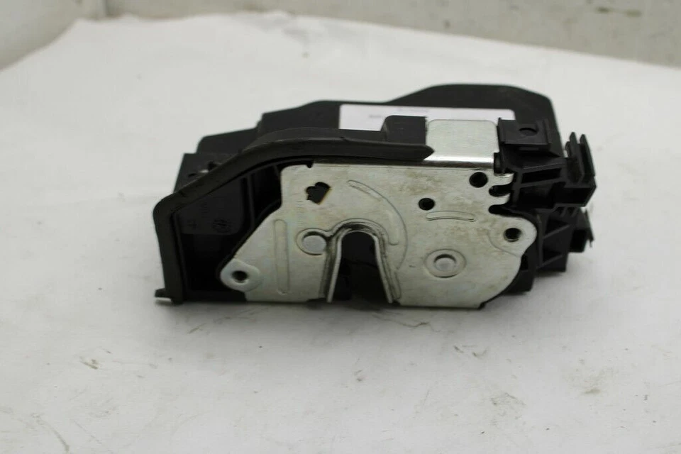 BMW M3 2010 cerradura de pestillo de puerta delantera derecha OEM usada Foto 3 de 4