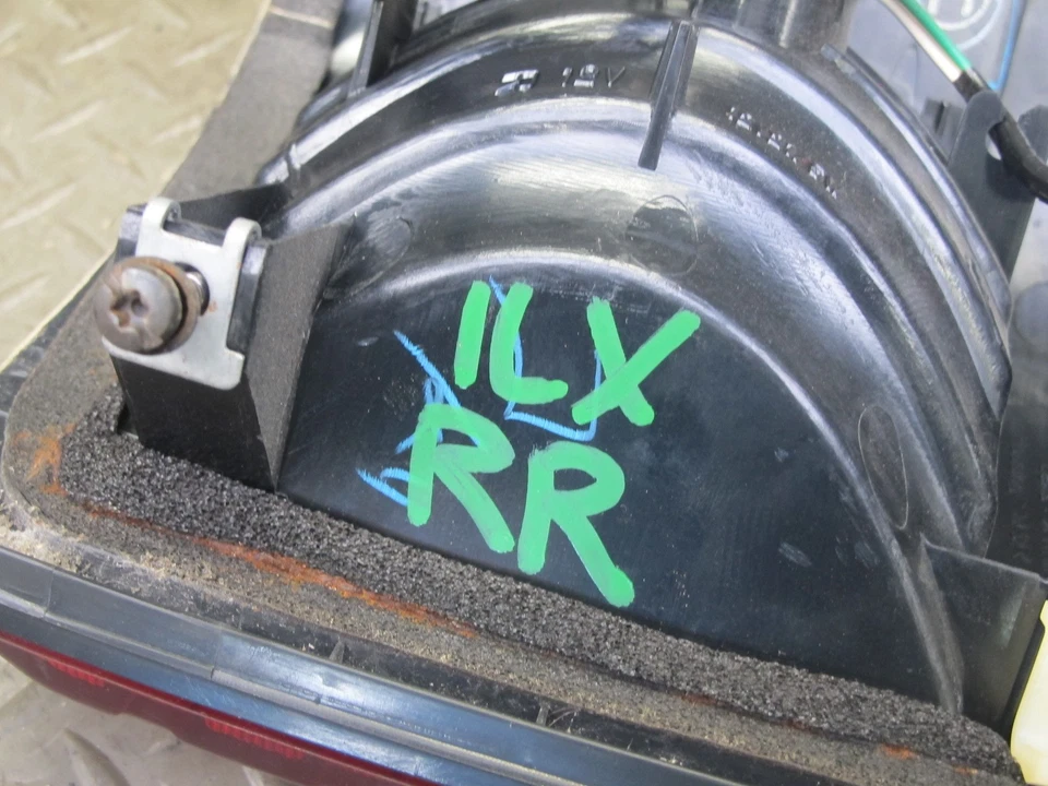 Juego de 4 luces de freno traseras interiores y exteriores Lexus LX470 1998-2002 Foto 2 de 4