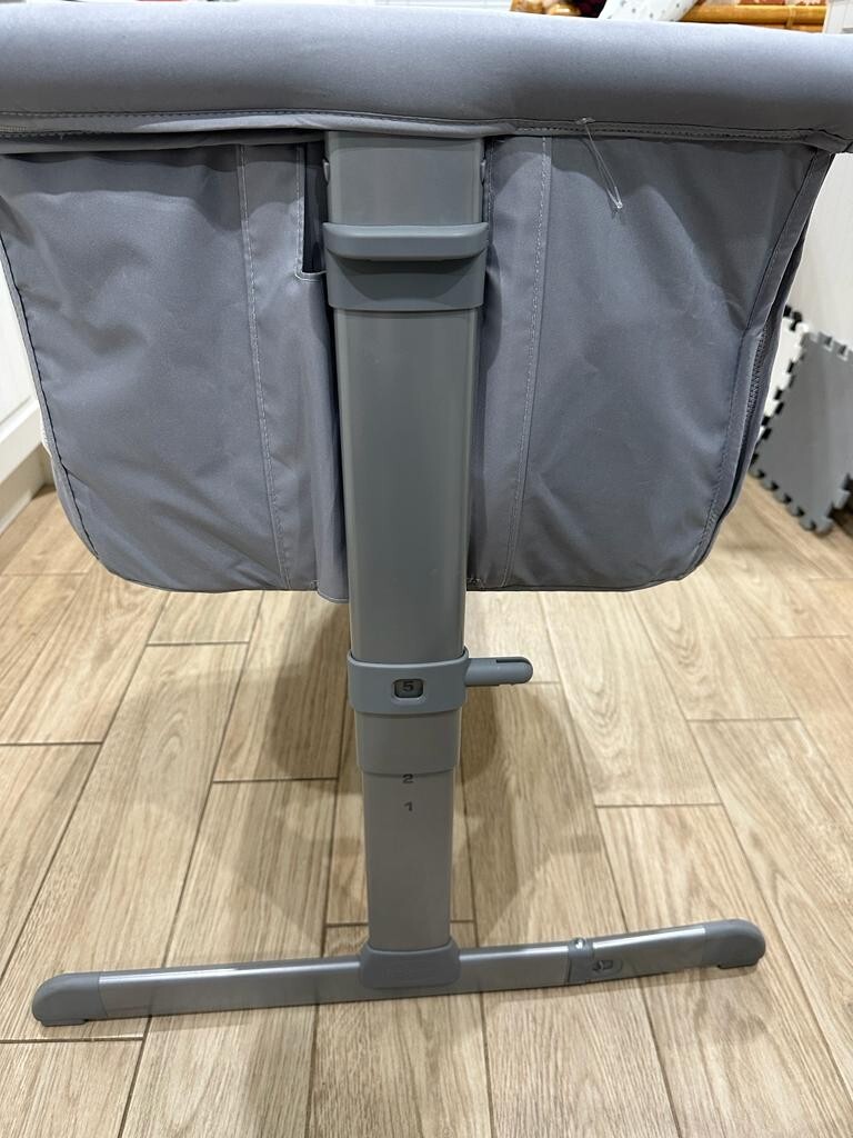 chicco next2me dream bedside crib with next2me matress excellent