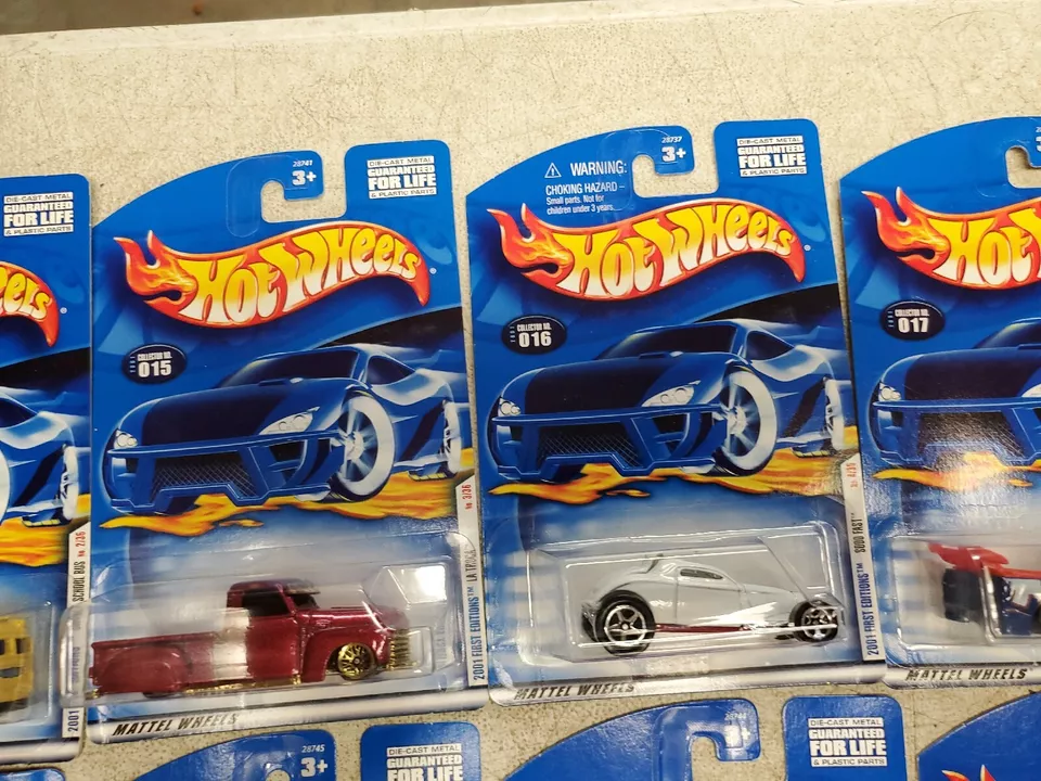 Hot Wheels 2001 First Editions 1-10 Cadillac Bus Truca Fast Tuned Hooligan  - Image 3 of 4