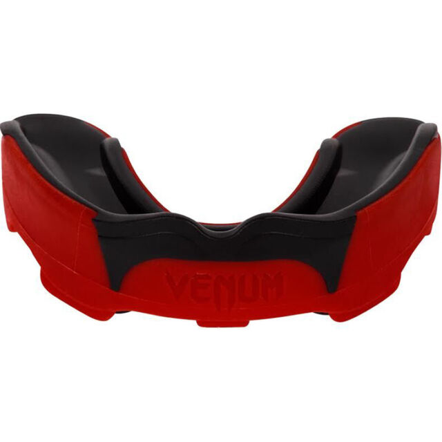 Venum Predator Mouthguard with Case - Red/Black