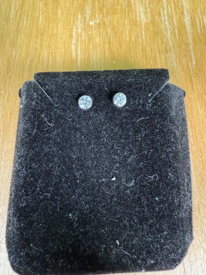 Conjunto de joyas para mujer - Collar y pendientes de circonita cúbica enchapados en oro Foto 4 de 4