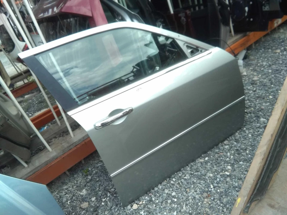 Used Front Right Door Assembly Front fits: 2005 Chrysler 300 Front Right Grade A Foto 2 de 4