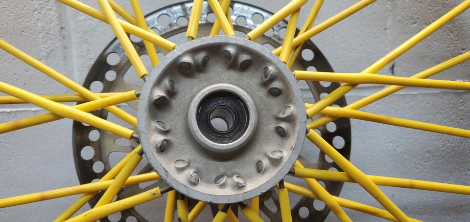 Suzuki RM125 1989 rueda delantera Foto 4 de 4