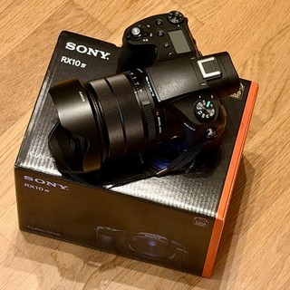 Sony Cyber shot DSC RX10 M4 in OVP mit externem Mikrofon