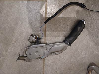 Opel Corsa D Handbremshebel 13255754 m. Kabel u. Schalter