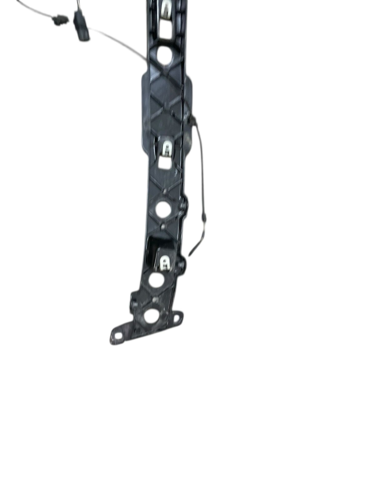 2014 2015 2016 2017 BMW I8 FRONT RIGHT PASSENGER FENDER SUPPORT MOUNT BRACKET