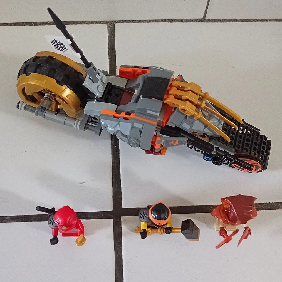 LEGO Ninjago 70672 Cole's Dirt Bike, photo 3 sur 3