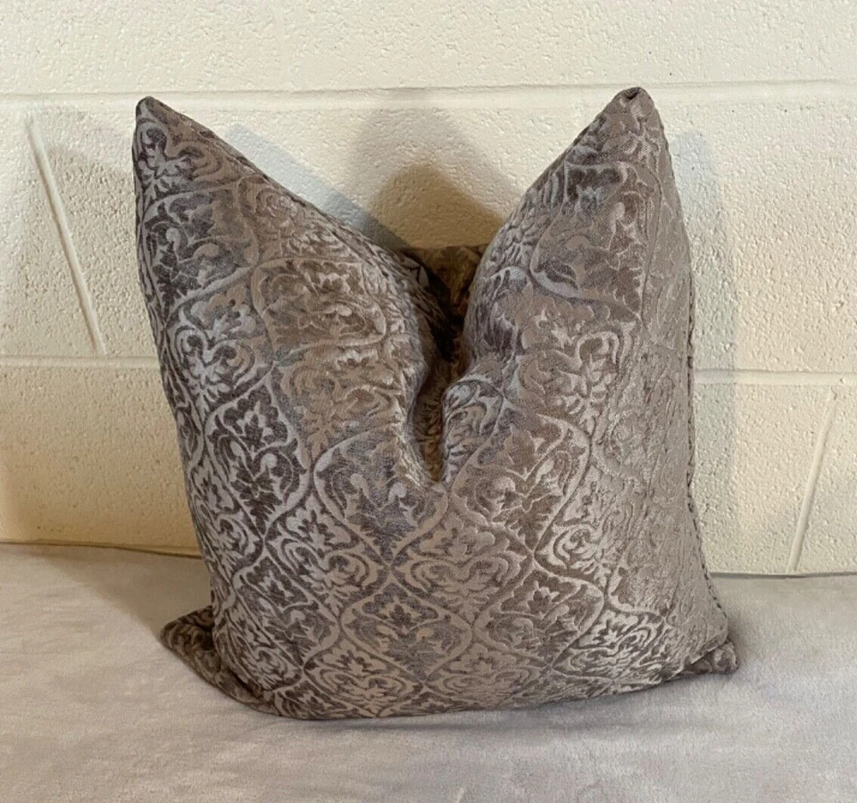 Throw Cushion/Accent 1 Pillow Medallion Silver Jacquard/Matelassé Zip Top - Image 2 of 4