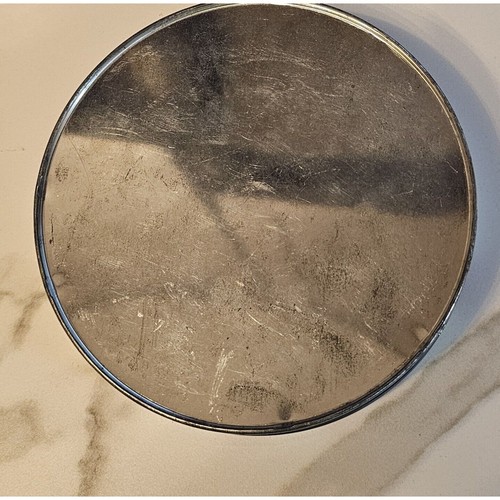 Vintage 1963 runde Metall WEIHNACHTEN Keks Süßigkeiten Dose Kerzen und Weihnachtsstern 6" - Bild 3 von 5