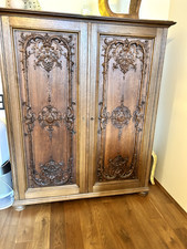Antiker Gründerzeitschrank aus Eiche mit reichen floralen Schnitzereien