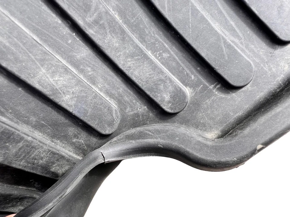 Alfombrilla de revestimiento negra para maletero trasero Toyota Prius 2016-2022 para todo tipo de clima Foto 3 de 4