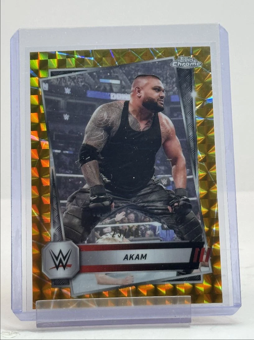 AKAM 2025 TOPPS CHROME WWE GOLD GEOMETRIC REFRACTOR RAW /50 Q0786