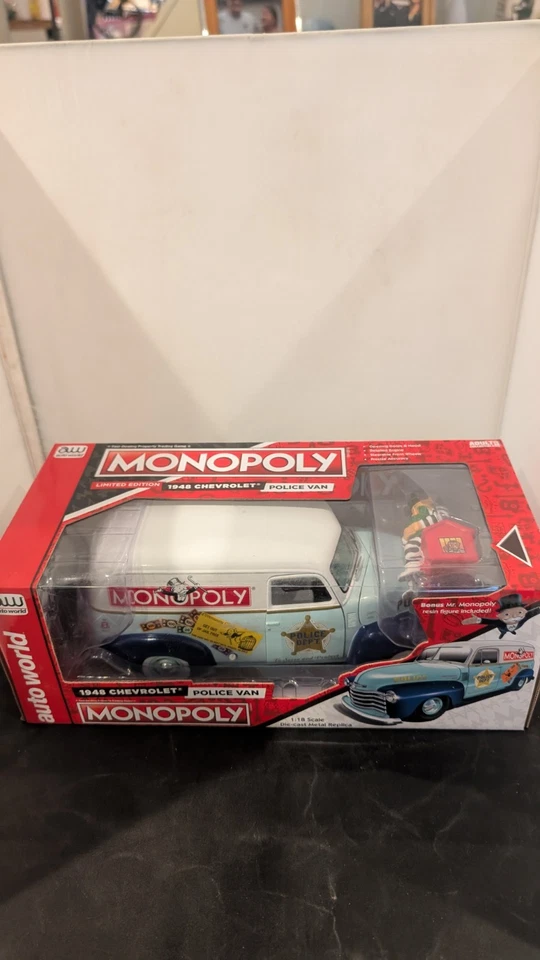 1948 CHEVROLET PANEL POLICE VAN & MR. MONOPOLY FIGURE 1/18 AUTO WORLD AWSS129 - Image 2 of 4