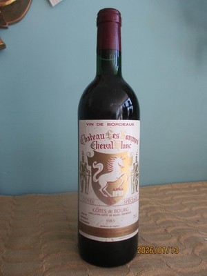 1 Fl. a 750 ml mChateau Les Hommes Cheval Blanc 1983, Cotes de Bourg,