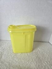 Vintage 1970's Yellow Tupperware 1 Qt Beverage Buddy Pitcher No Handle 