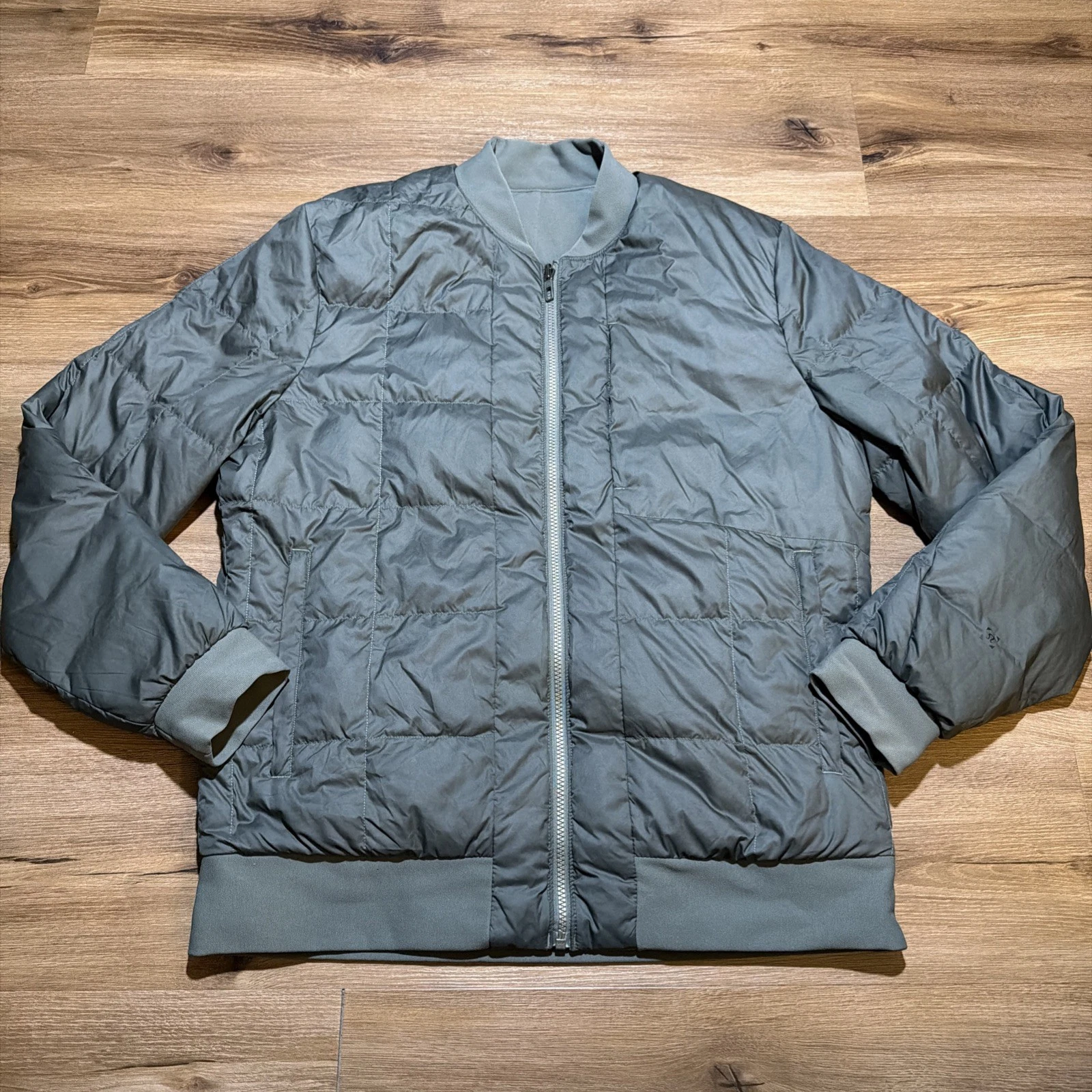 Lululemon Reversible Jacket Mens LARGE Green About Face Bomber Puffer Goose Down
Opens in a new wind