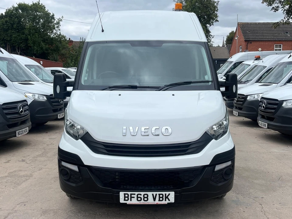 2019 68 reg IVECO DAILY EURO 6 MWB UTILITY SPEC WORKSHOP VAN WITH REAR POWER - Image 3 of 4