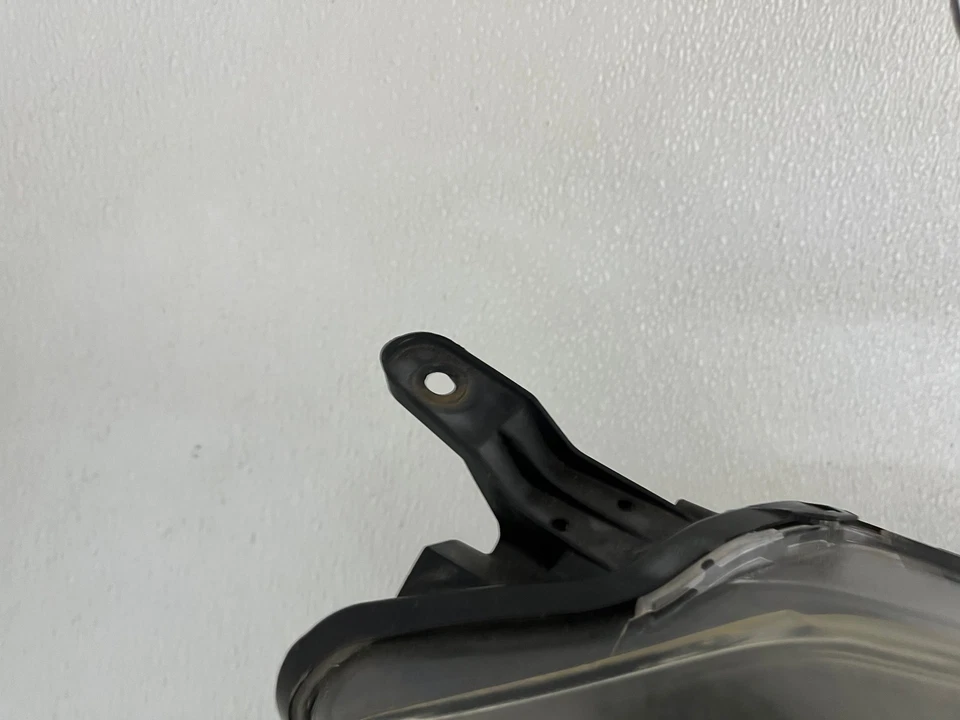 OEM| 2015-2017 Toyota Yaris Halogen Headlight (Right,Passenger) Foto 2 de 4