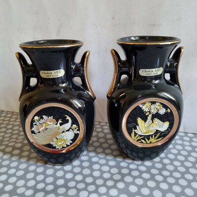 Paar The Art of Chokin schwarze Vasen mit 2 Henkeln und 24 Karat Golddekor