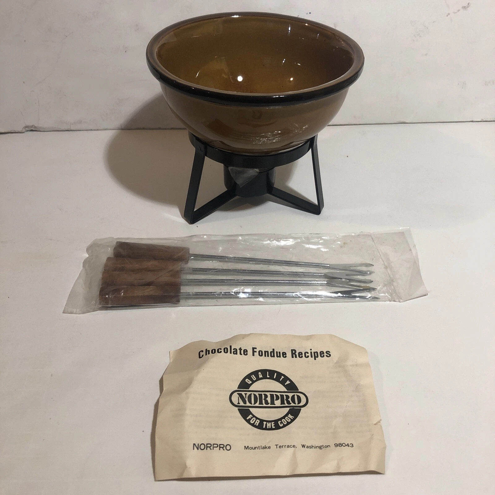 Norpro Foundue Pot w/ forks Vintage Never used NEW condition